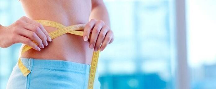 Medição do volume de peso perdido com o auxílio de exercícios especiais de abdômen