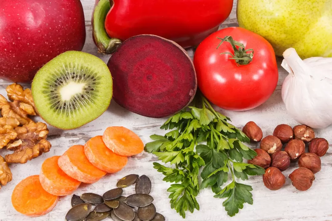A dieta dos pacientes com gota inclui uma variedade de vegetais e frutas